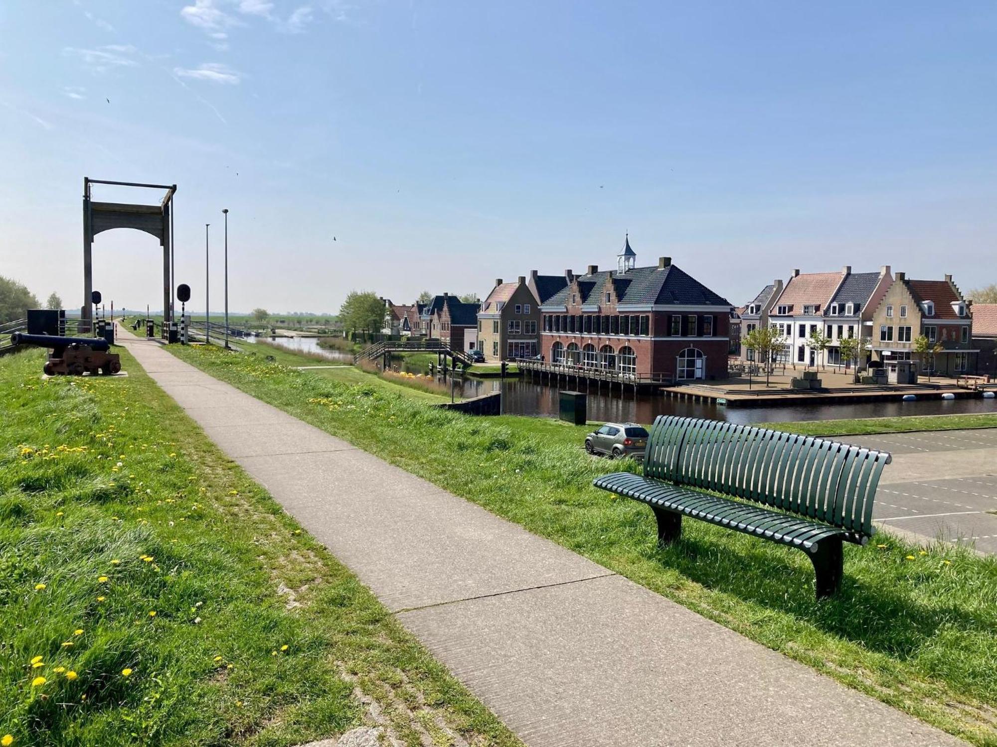 4 Pers Holiday Home Hilla With Winter Garden In Front Of The Dike Directly On The Lauwersmeer Anjum Dış mekan fotoğraf